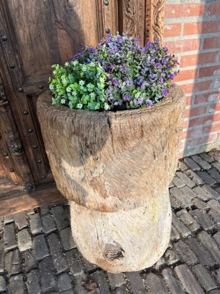 Oude houten pot – verweerd & uniek