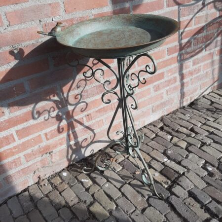 Vogeldrinkbakje op pootjes